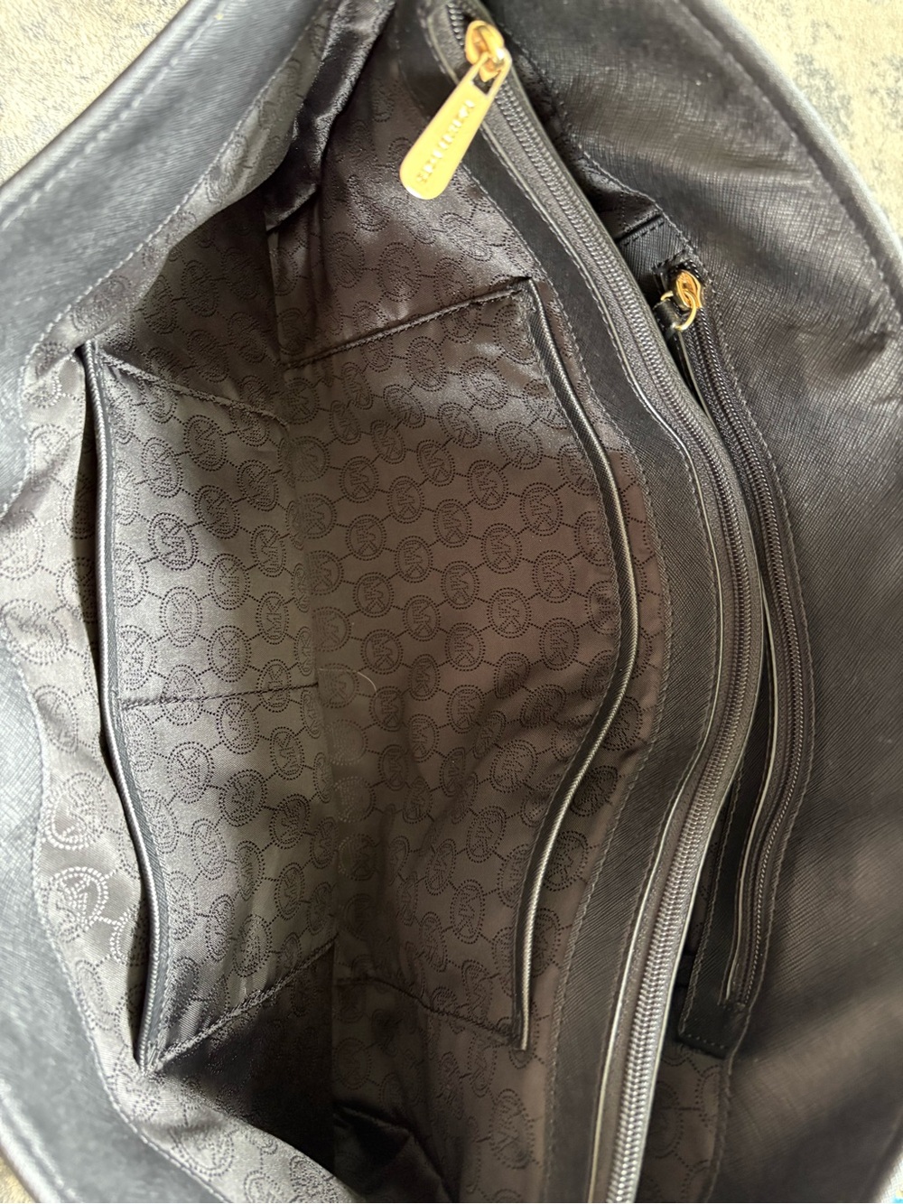 AUTHENTIC Michael Kors Black Saffiano Leather Large Tote - Picture 3 of 5